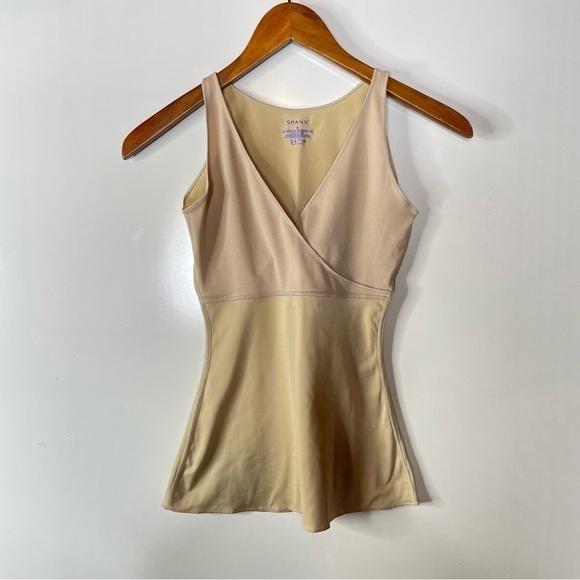 Spanx Tummy Smoothing Camisole Size Small - Picture 1 of 3